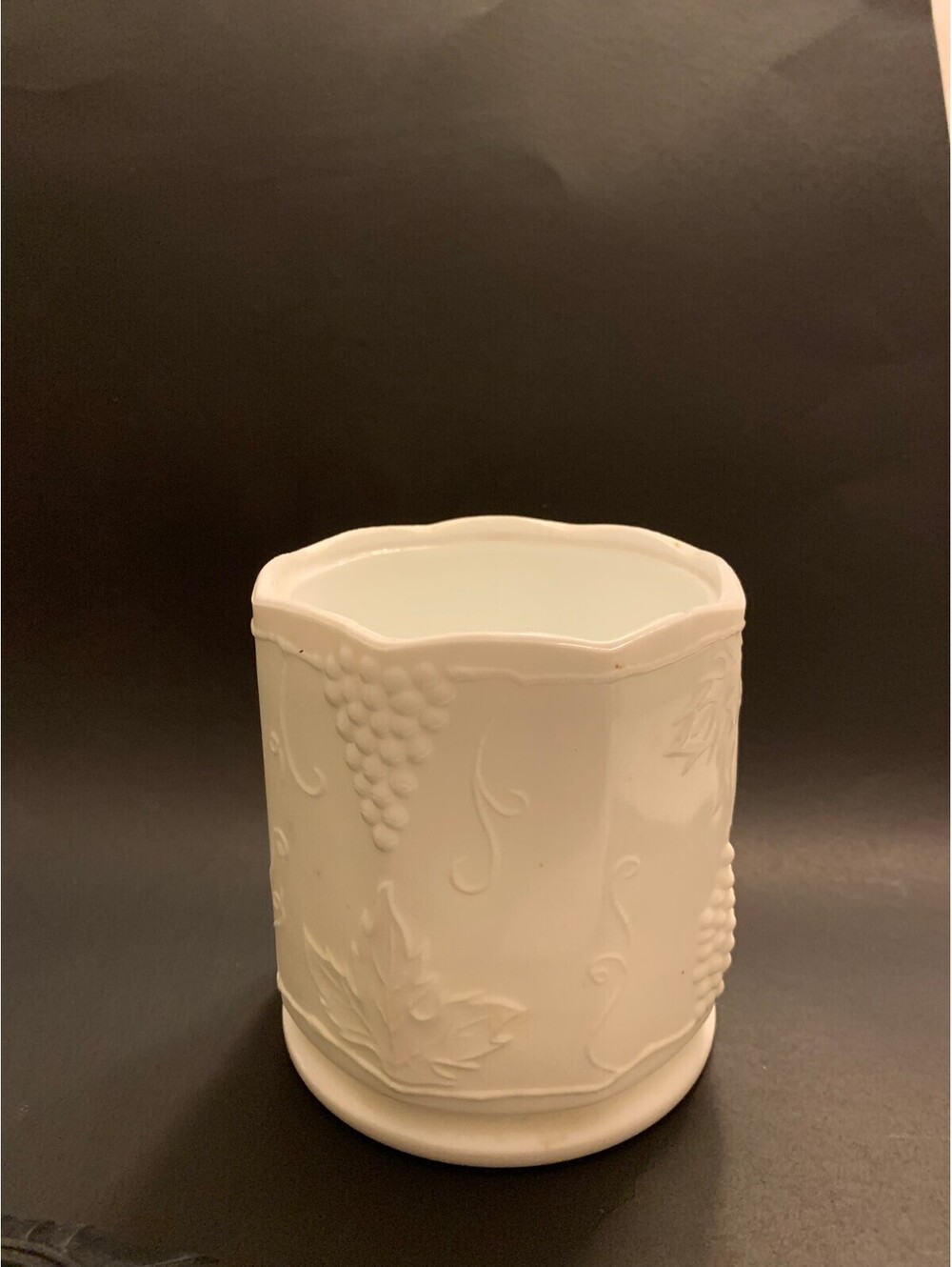 Vtg Indiana Glass Milk Glass Colony Harvest Grapes And Leaves Candy Jar